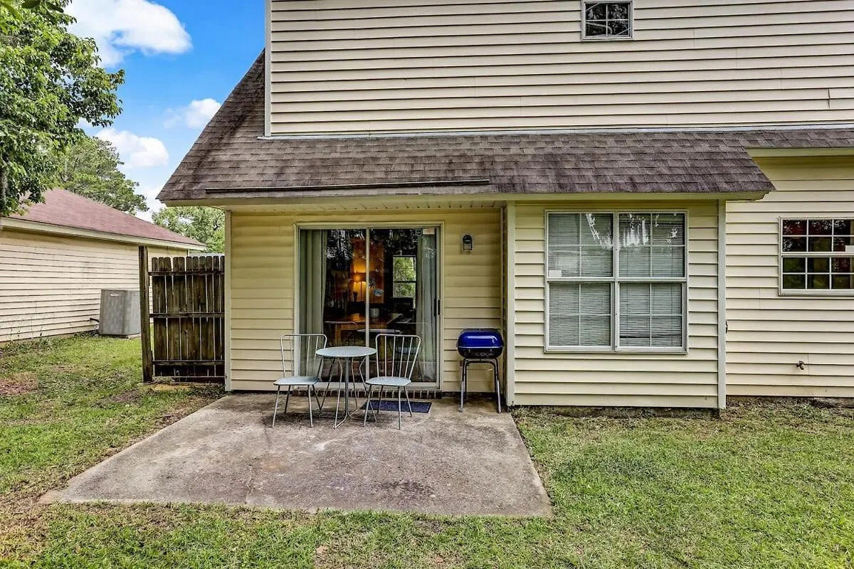 Fenced Yard Family Friendly Laurelwood Savannah