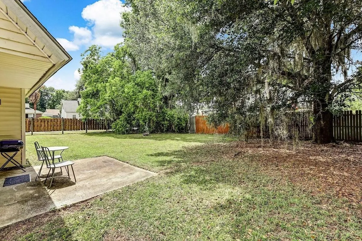 Fenced Yard Family Friendly Laurelwood Holiday home *