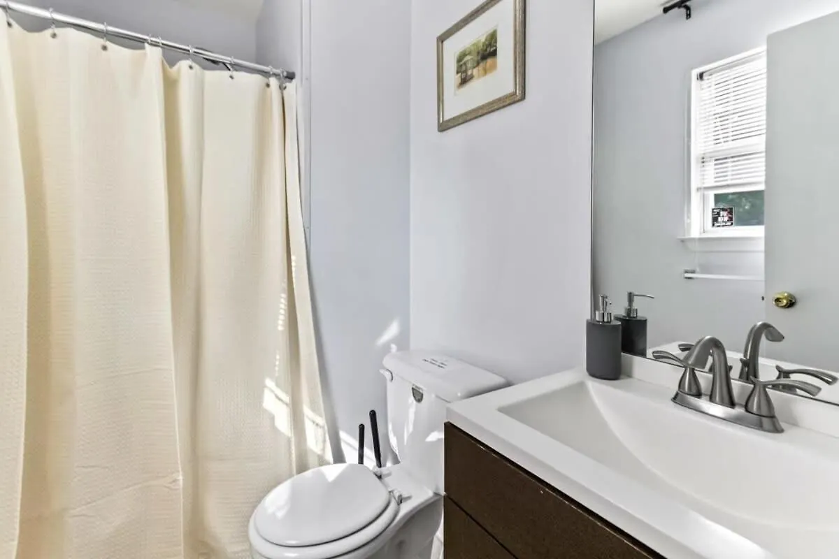 20 Mins To Dwtn & Airport- Sunny Soling Hideaway Holiday home Savannah