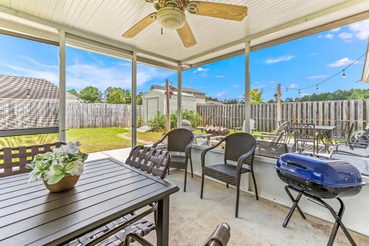 Screened Porch Firepit Patio Peaceful In Pooler Holiday home *