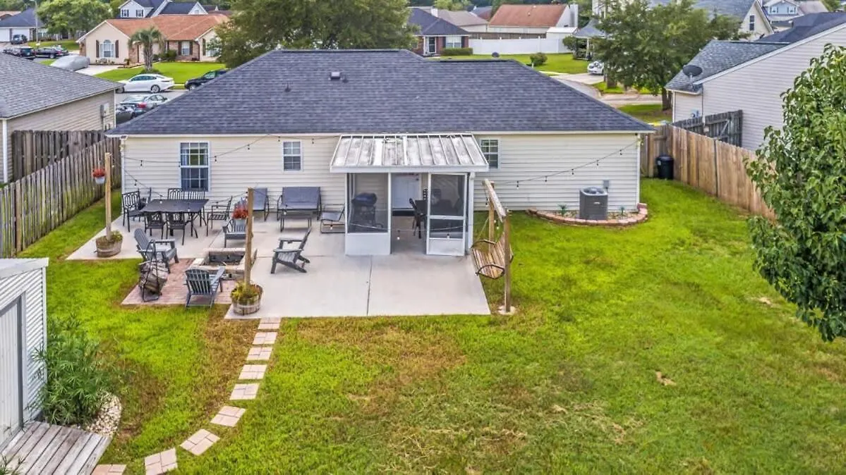 Screened Porch Firepit Patio Peaceful In Pooler Savannah