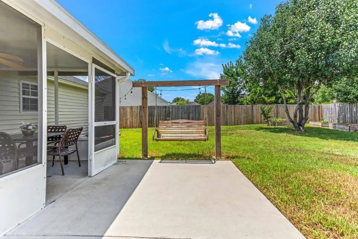 Screened Porch Firepit Patio Peaceful In Pooler *