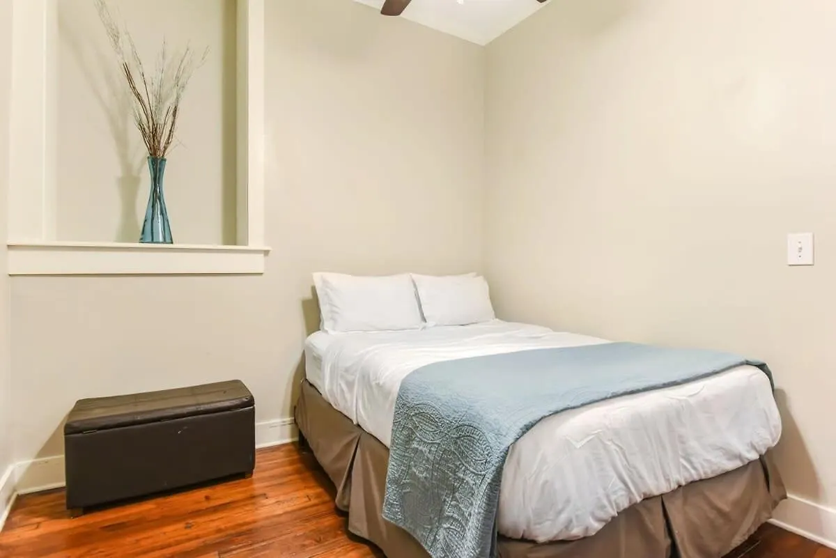Apartment E Bay St Loft By Market And River Street Savannah