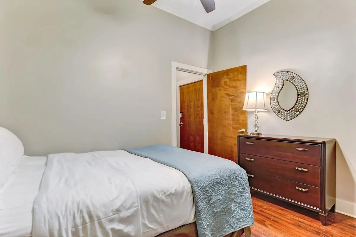 E Bay St Loft By Market And River Street * Savannah
