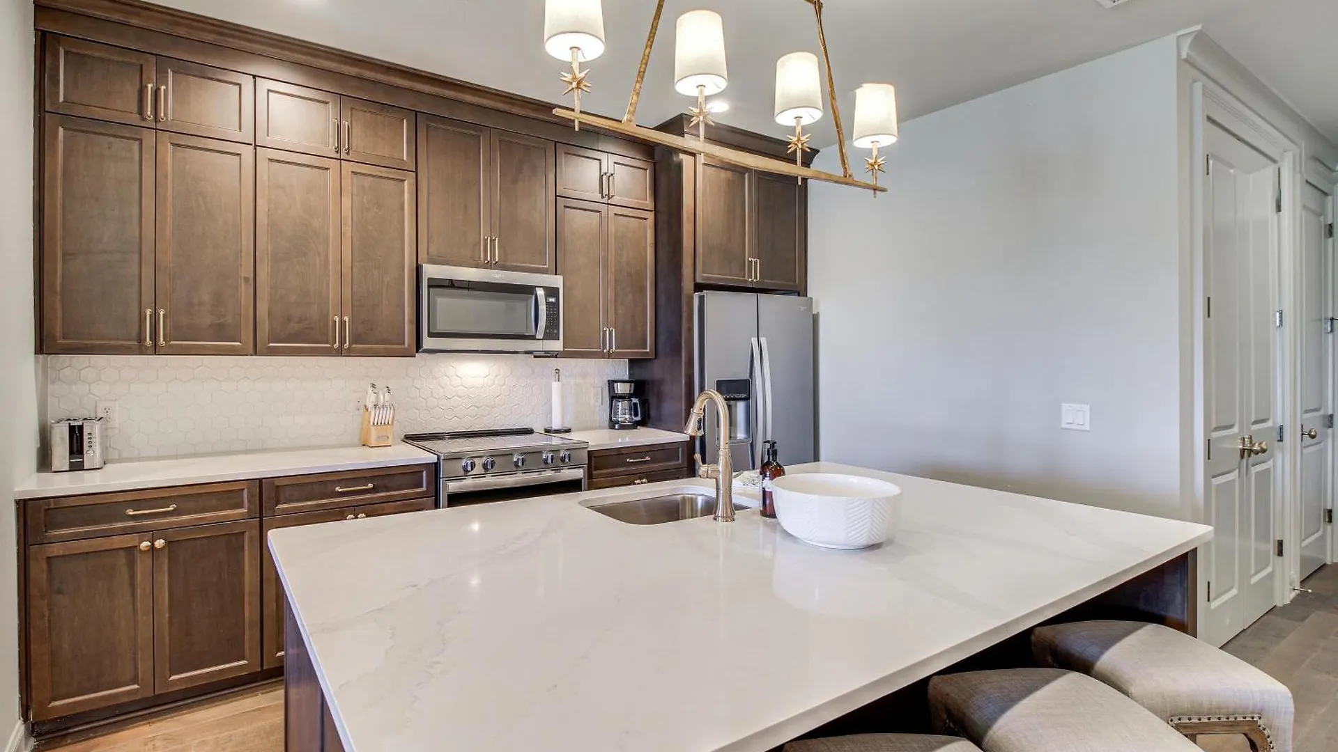 Idyllic With River Views! Apartment Savannah
