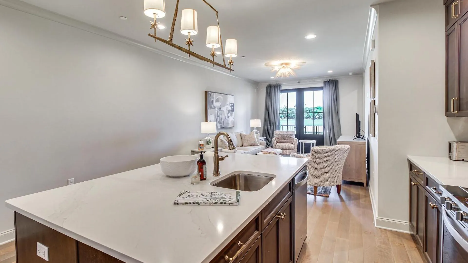 Idyllic With River Views! Apartment