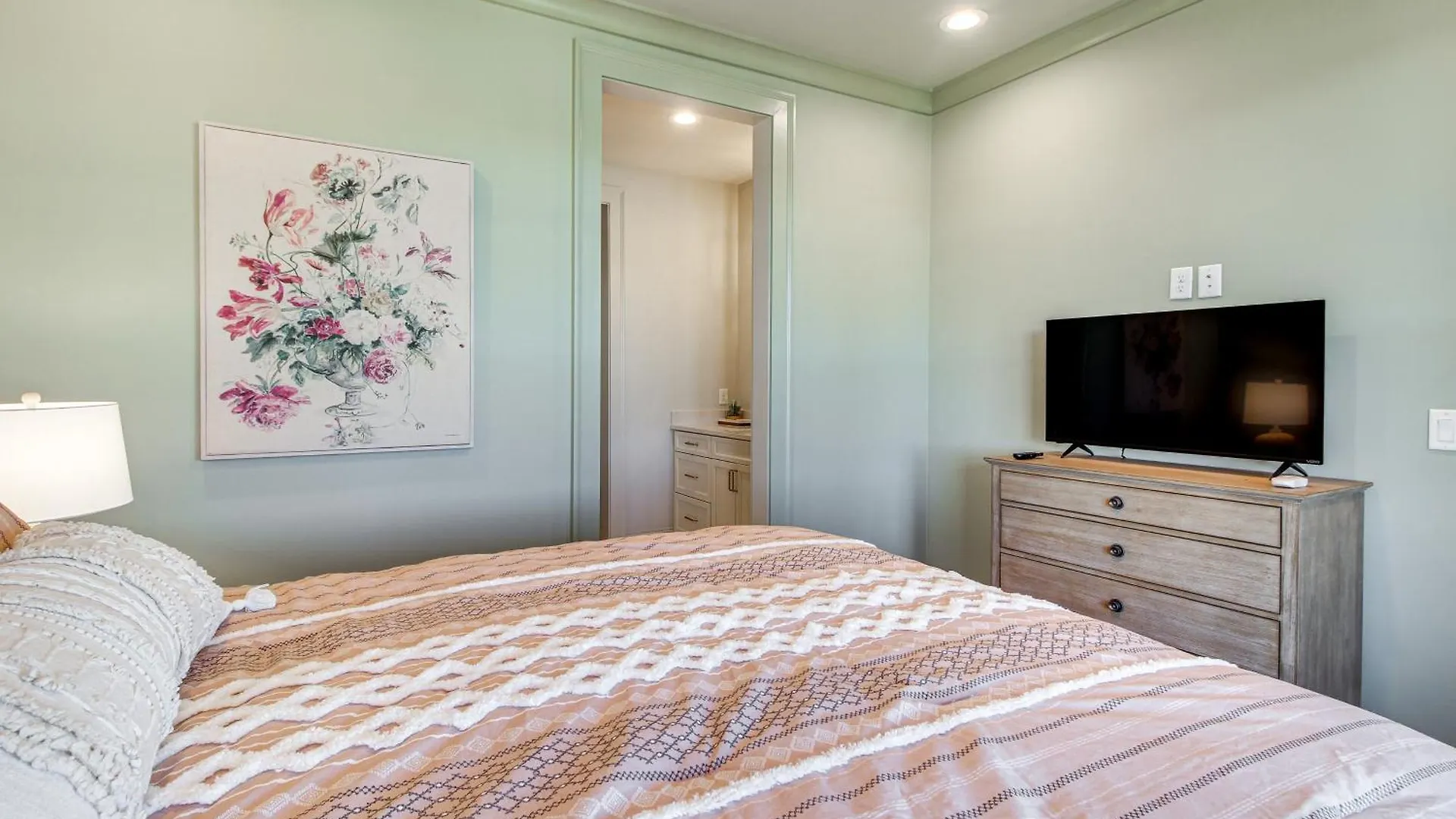 Idyllic With River Views! Savannah