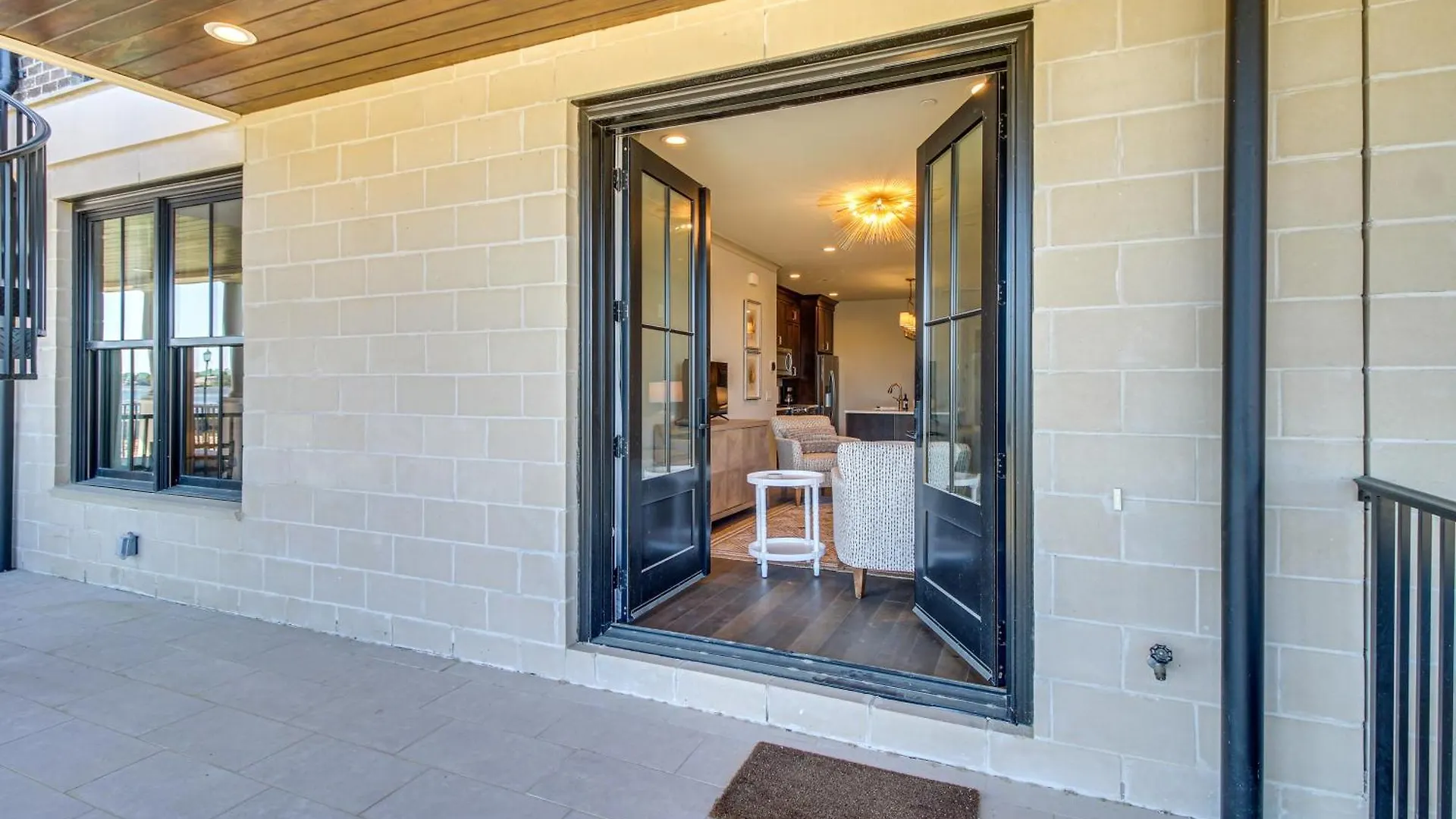 Idyllic With River Views! Apartment *