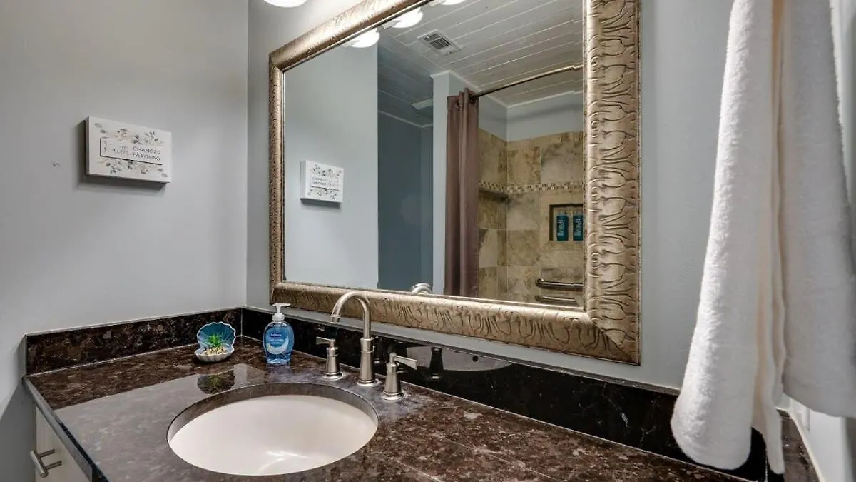 Holiday home Refresh At Rivermist!