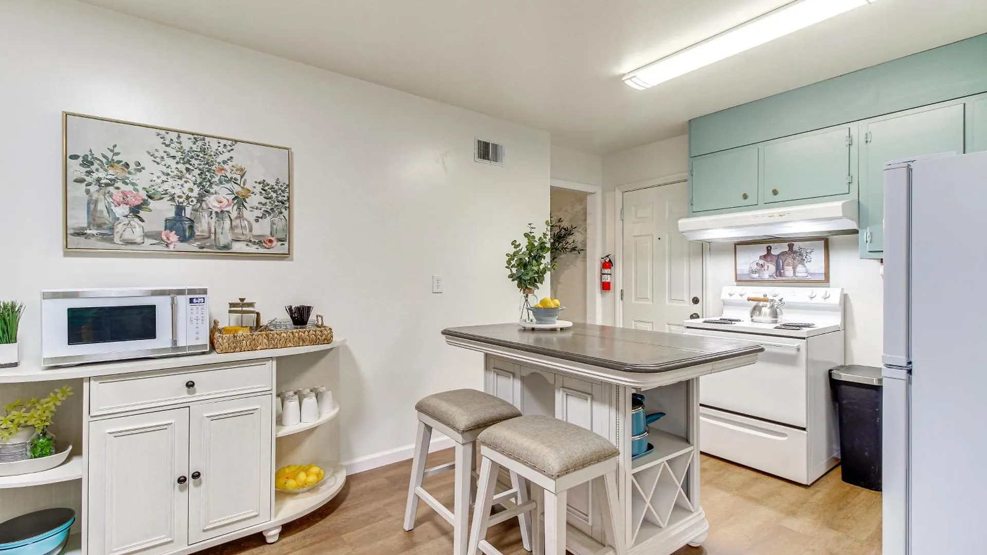 Garden With Screened Porch Near Savannah!