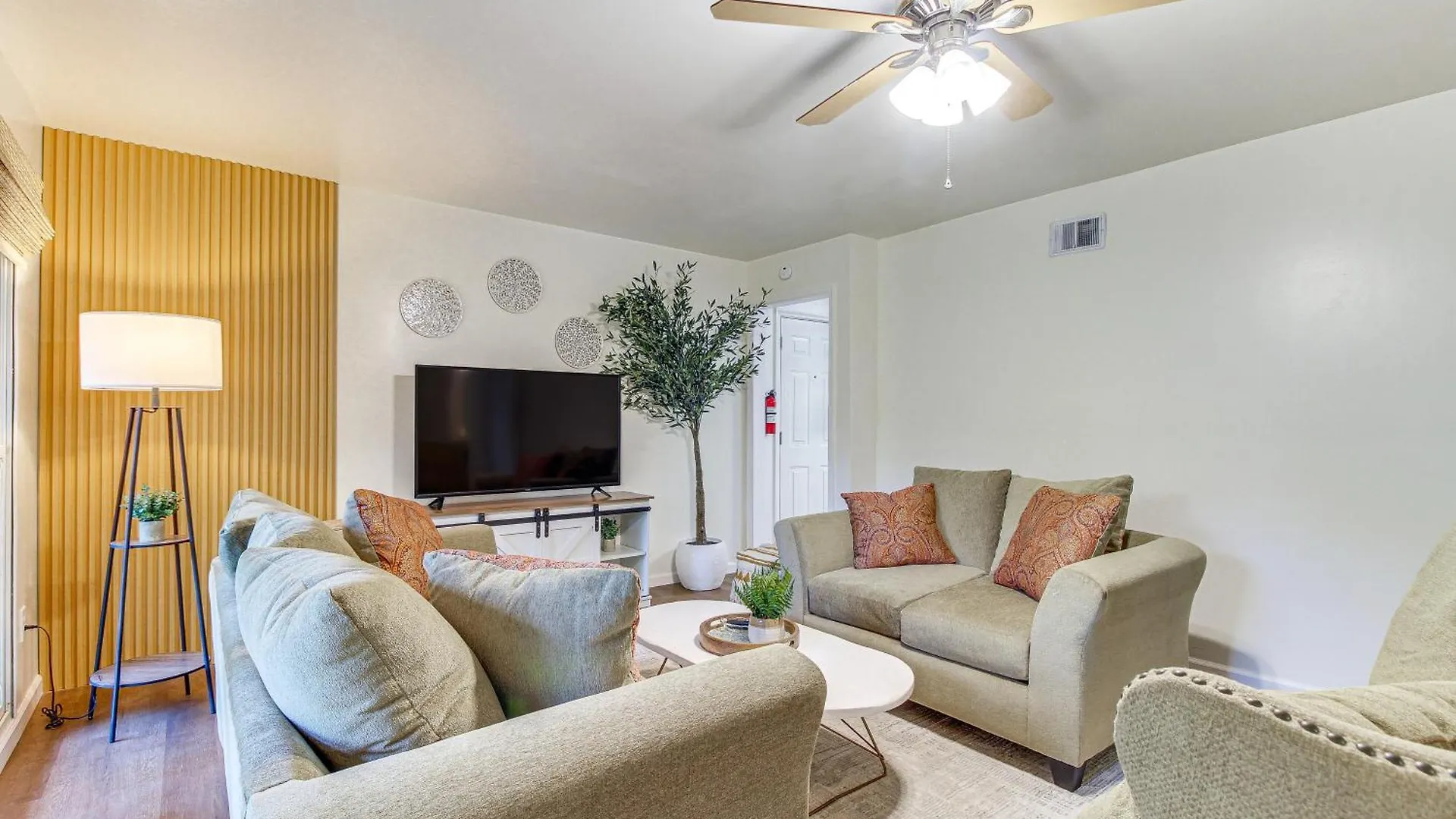 Garden With Screened Porch Near Savannah! Holiday home