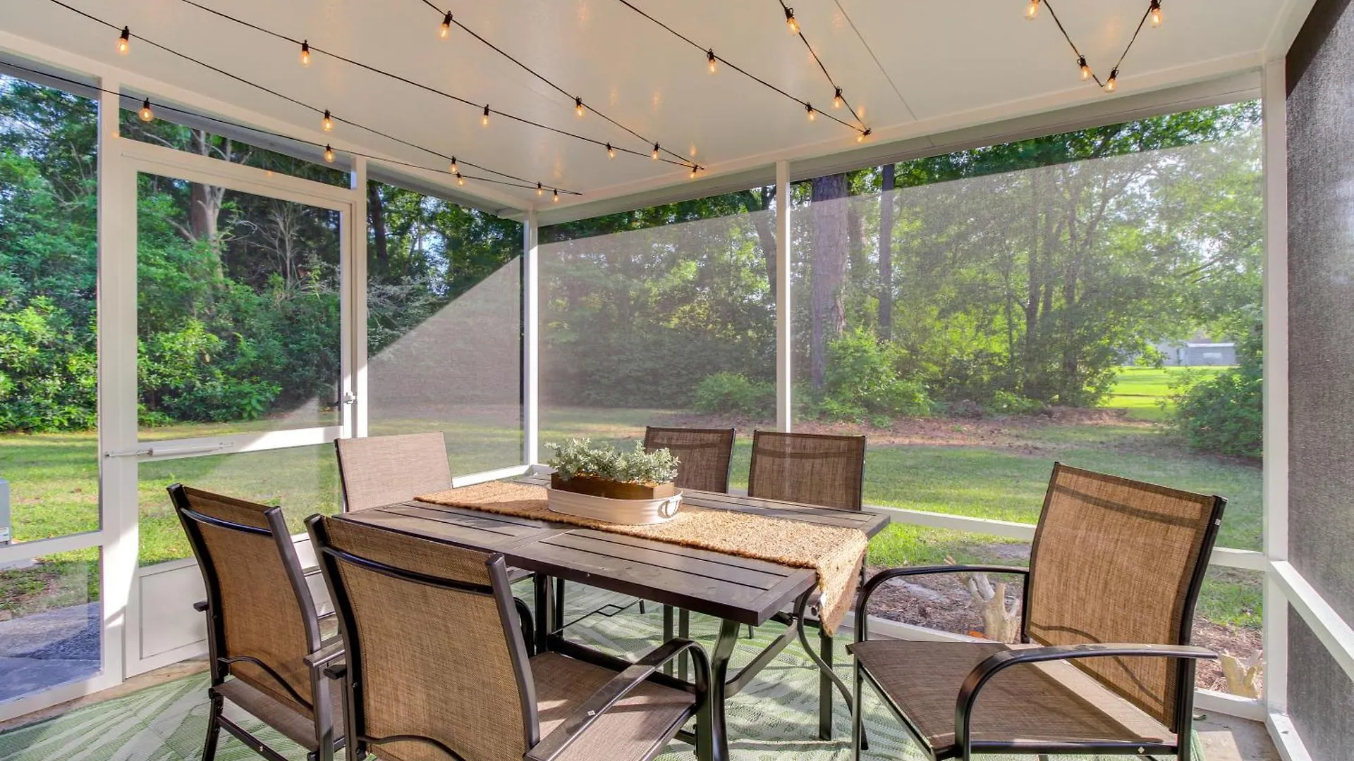 Holiday home Garden With Screened Porch Near Savannah!