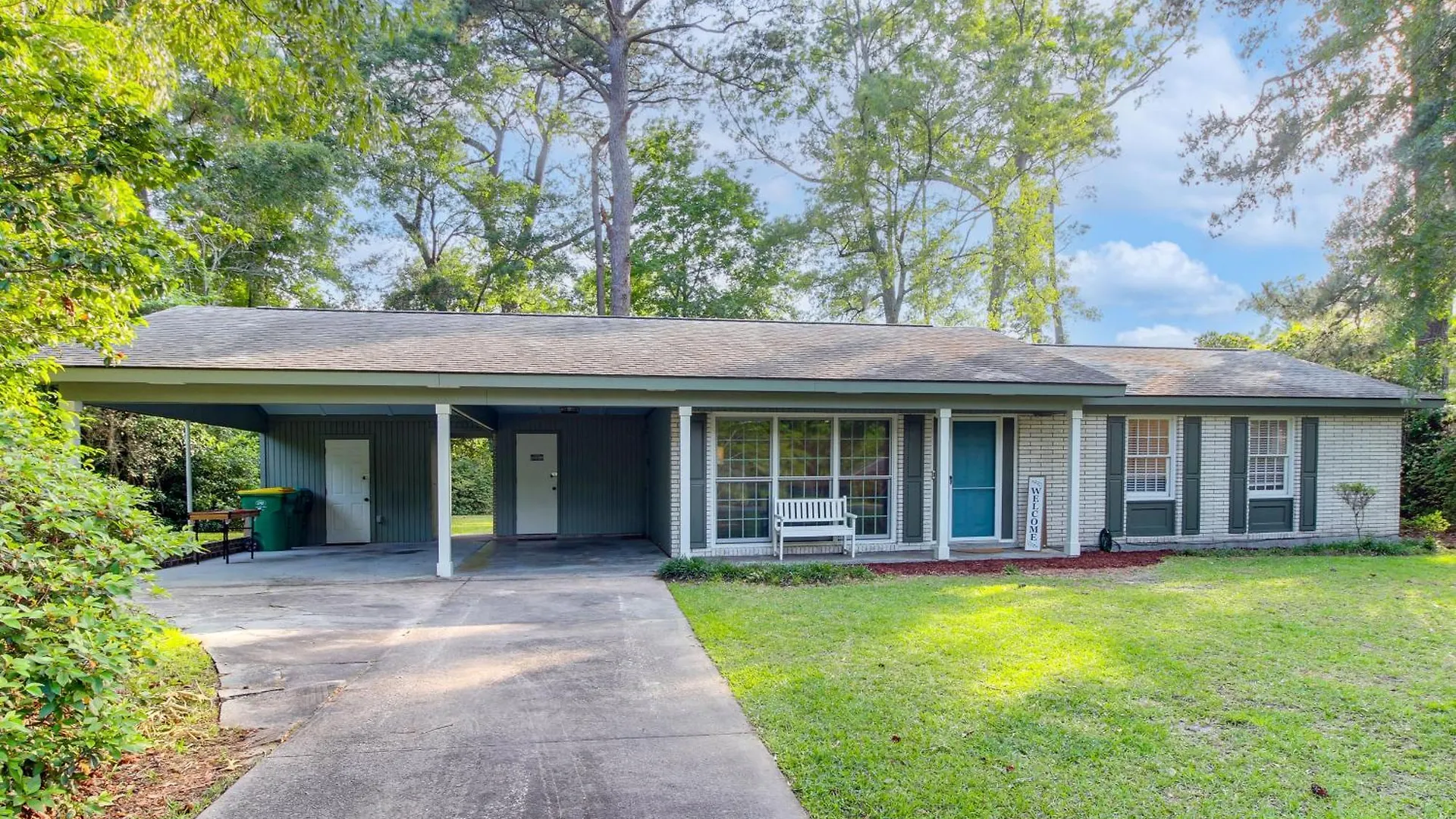 Garden With Screened Porch Near Savannah!