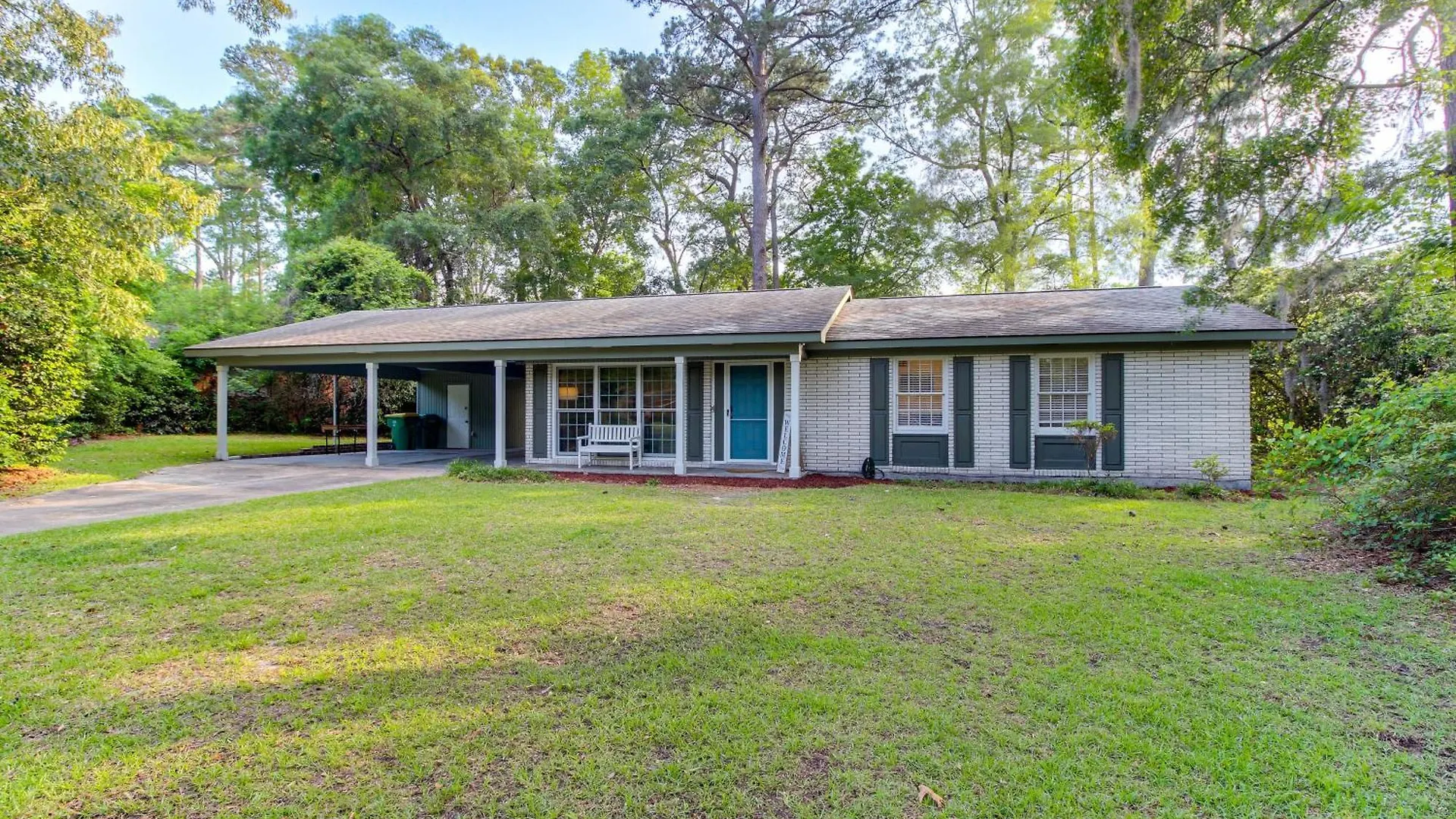 Garden With Screened Porch Near Savannah! Holiday home