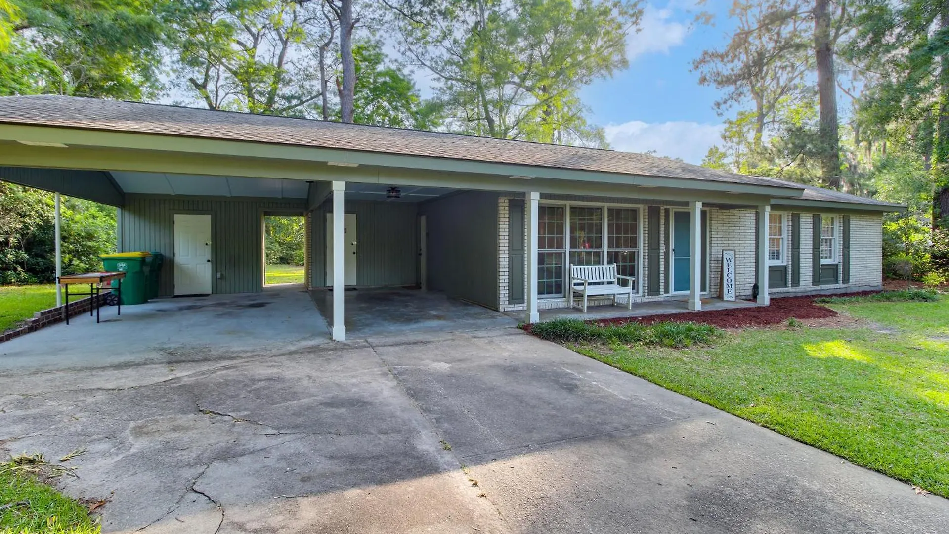 Garden With Screened Porch Near Savannah!