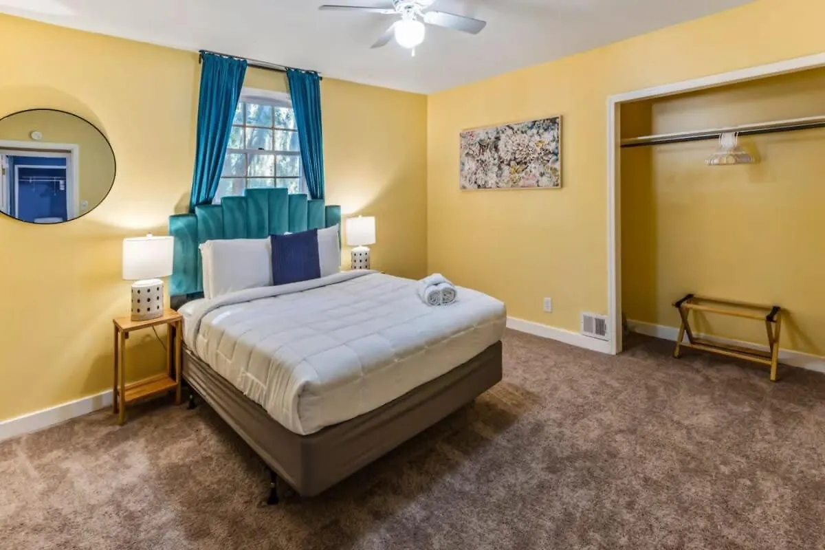 Family-friendly W Ping Pong- Relax & Play Retreat Savannah