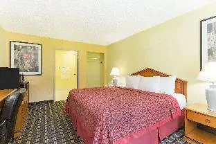 Days By Wyndham Airport