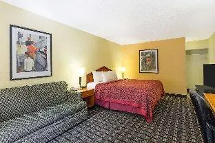 Days By Wyndham Airport Hotel