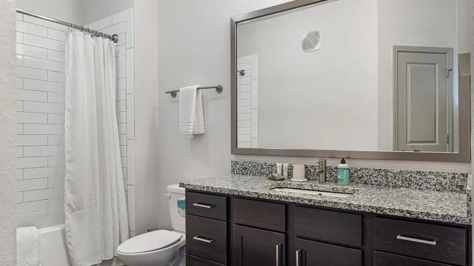 Landing At Latitude At Godley Station - 1 Bedroom In