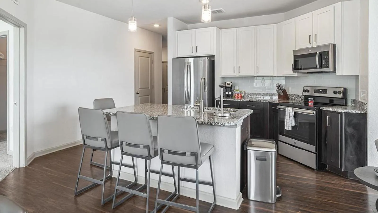 Landing At Latitude At Godley Station - 1 Bedroom In Apartment Savannah