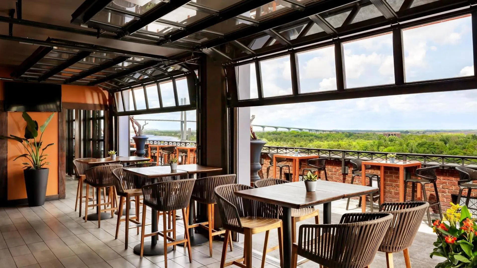 The Bohemian Riverfront, Autograph Collection Hotel 4*