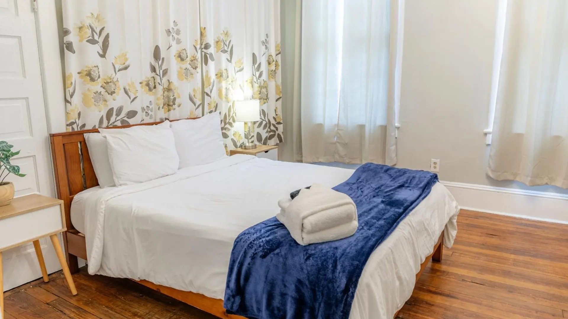 Charming In The Heart Of Apartment Savannah