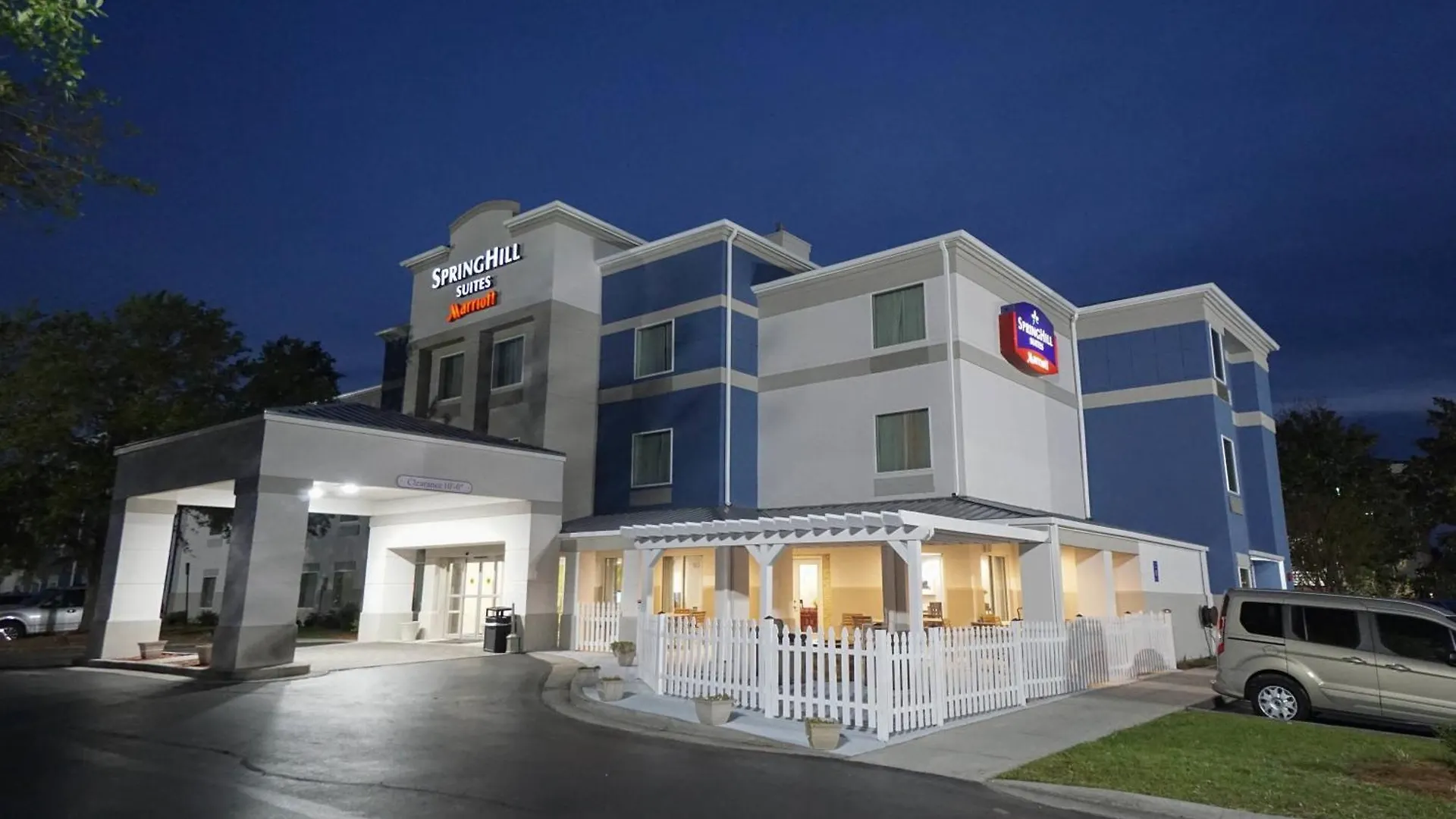 Country & By Radisson, Southside Otel 3*