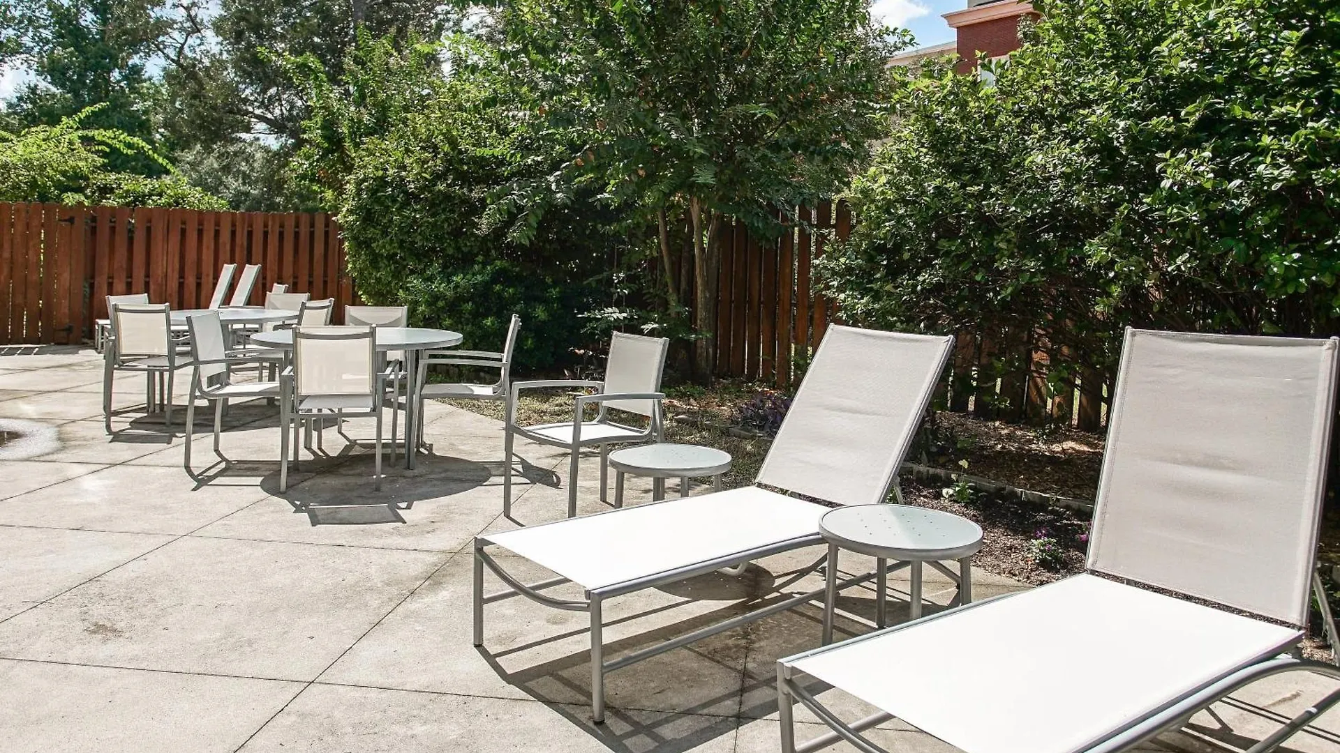 Country & By Radisson, Southside Otel Savannah
