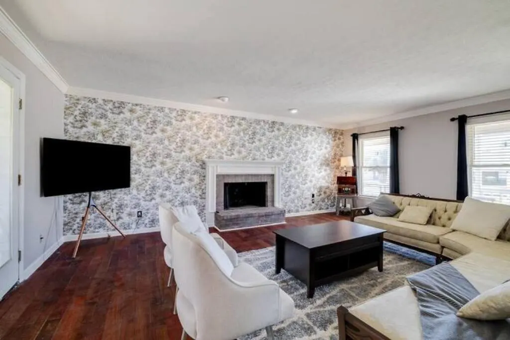 Spacious House Near Airport - 5 Br Savannah