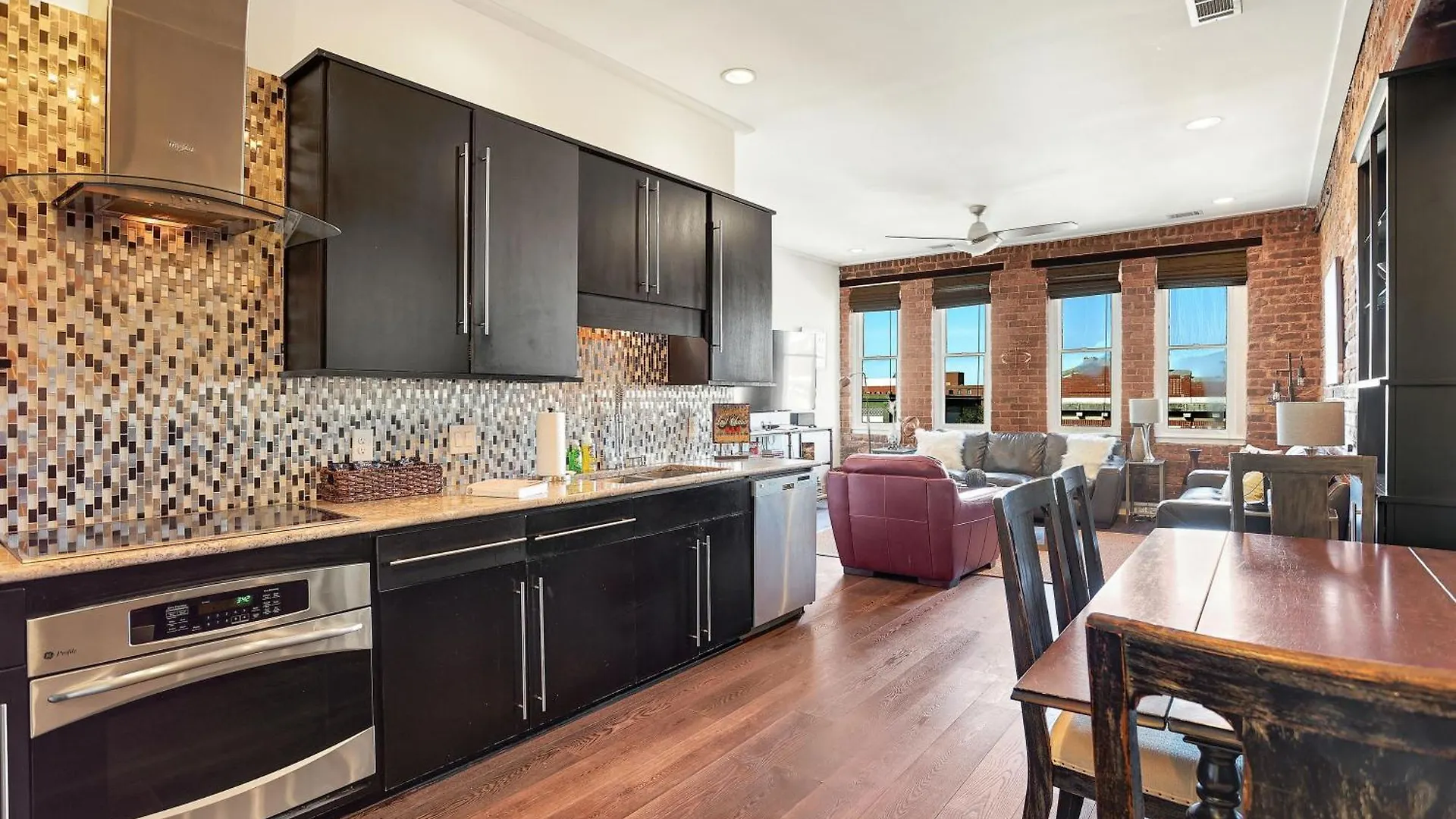 Corner View Broughton Penthouse With Free Reserved Parking