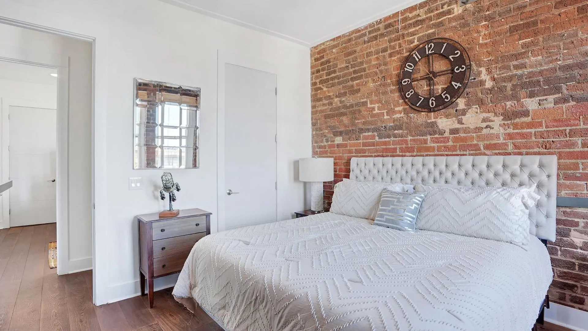 Corner View Broughton Penthouse With Free Reserved Parking Apartment *