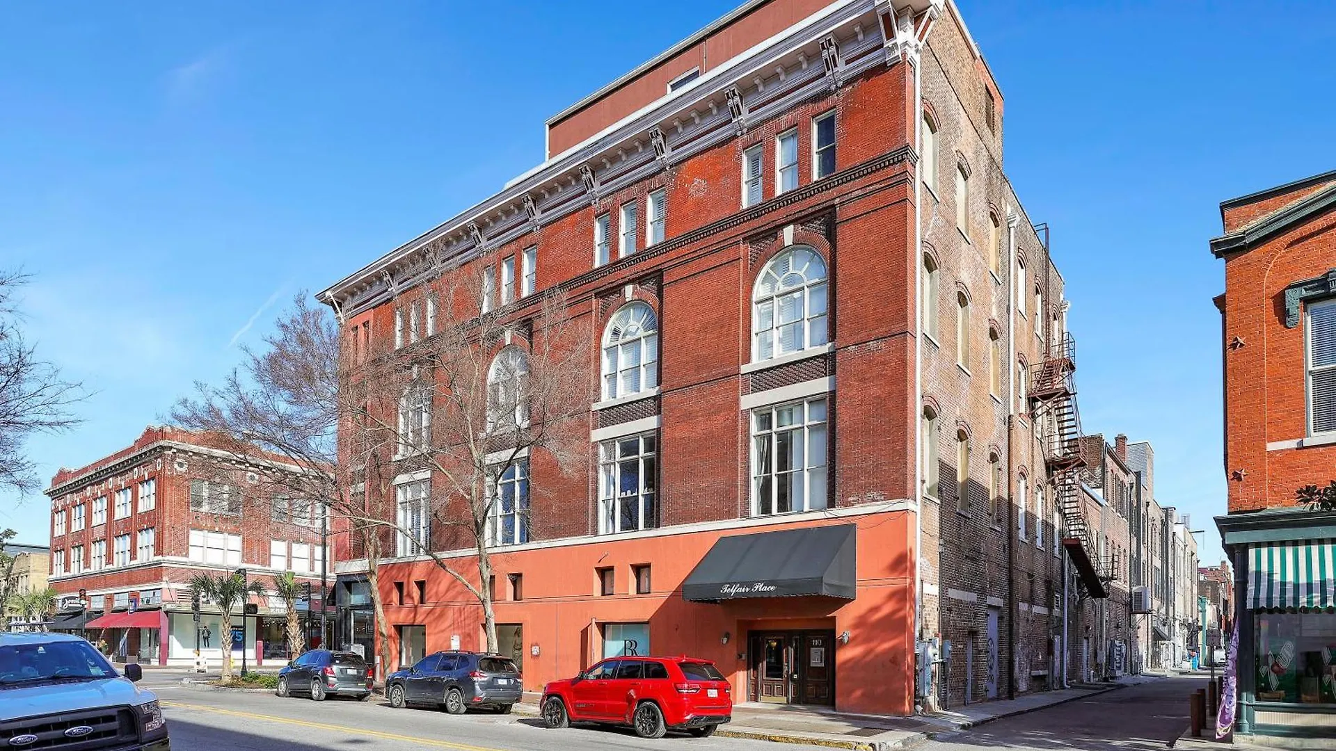 Corner View Broughton Penthouse With Free Reserved Parking Apartment Savannah