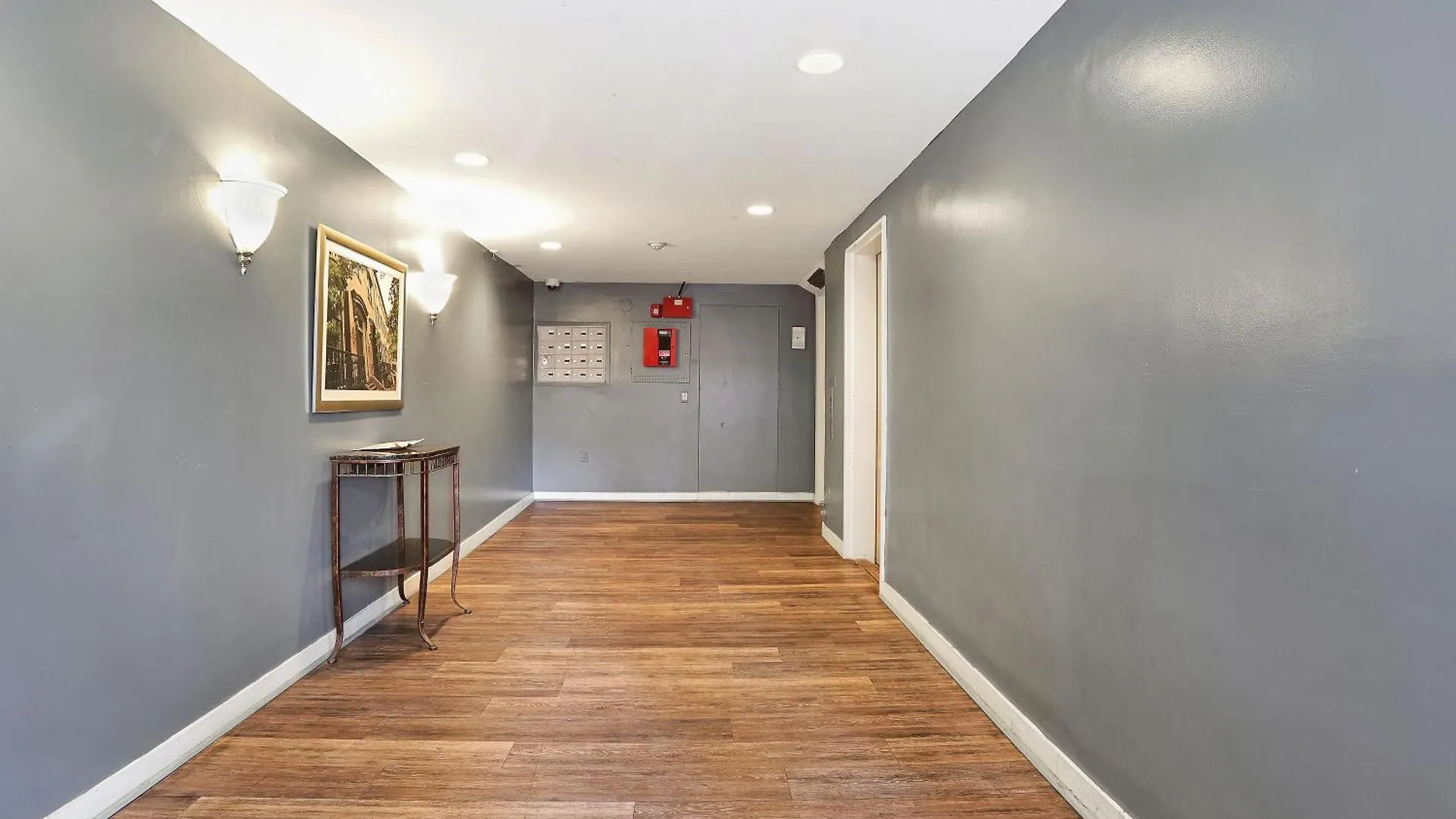 Corner View Broughton Penthouse With Free Reserved Parking Apartment