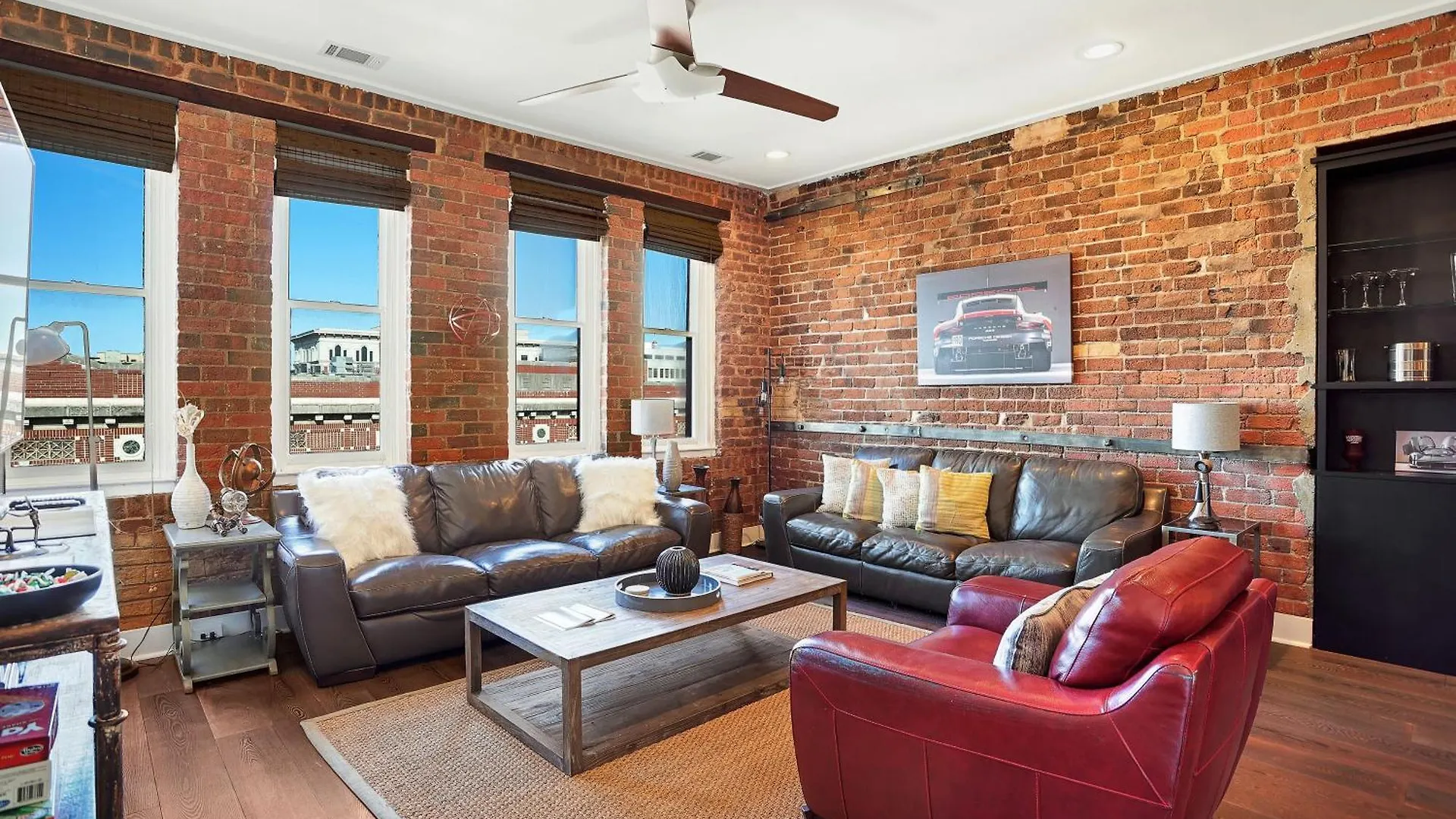 Corner View Broughton Penthouse With Free Reserved Parking Savannah