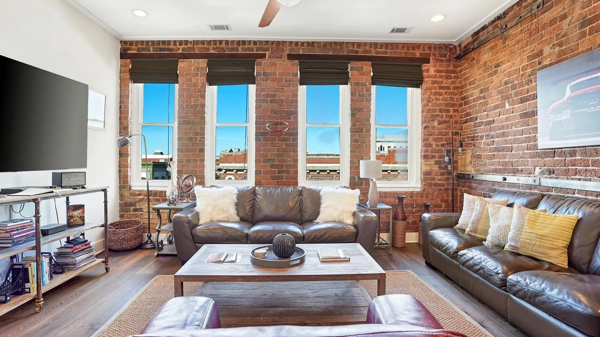 Corner View Broughton Penthouse With Free Reserved Parking * Savannah