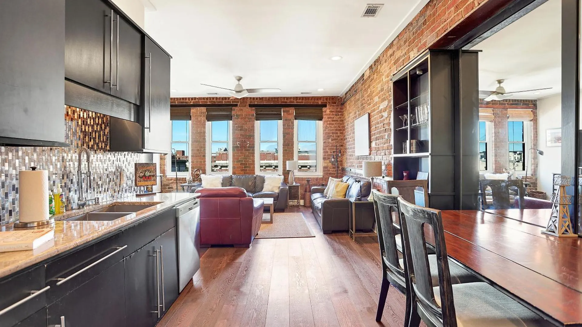 Corner View Broughton Penthouse With Free Reserved Parking