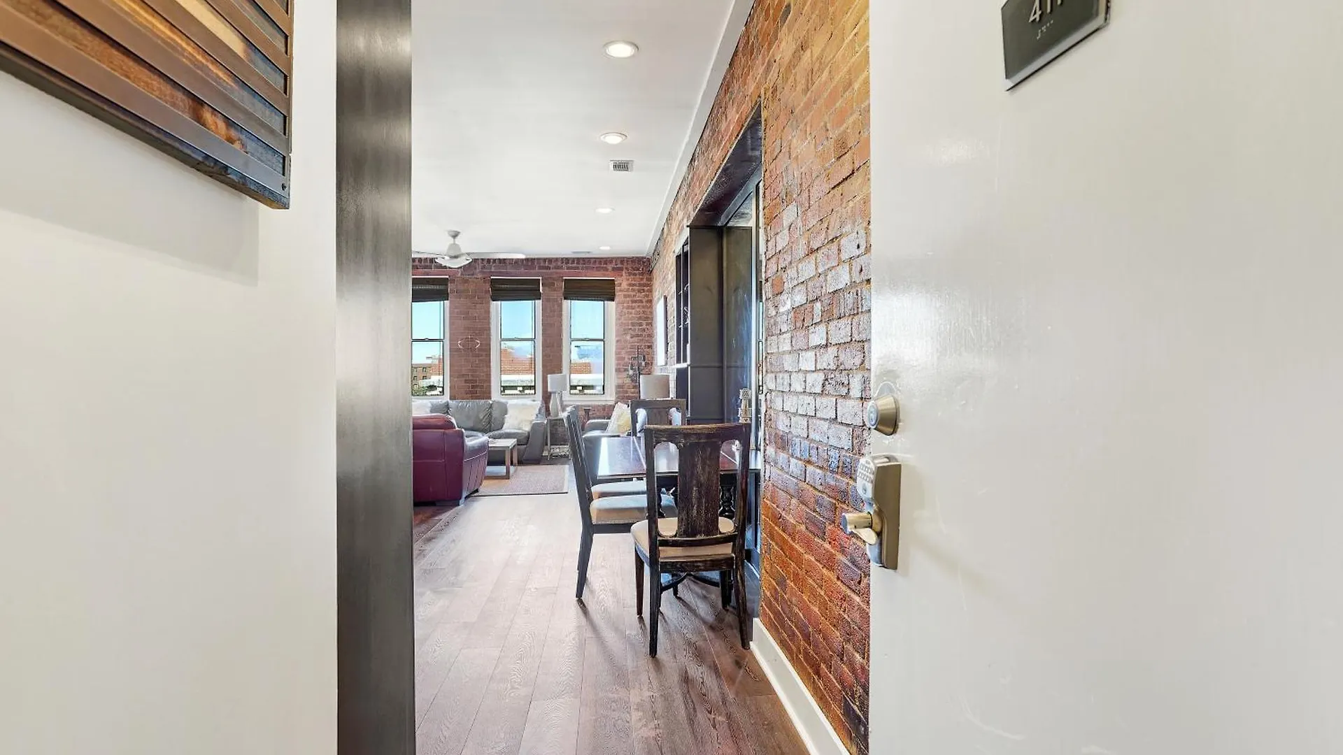 Corner View Broughton Penthouse With Free Reserved Parking Apartment *