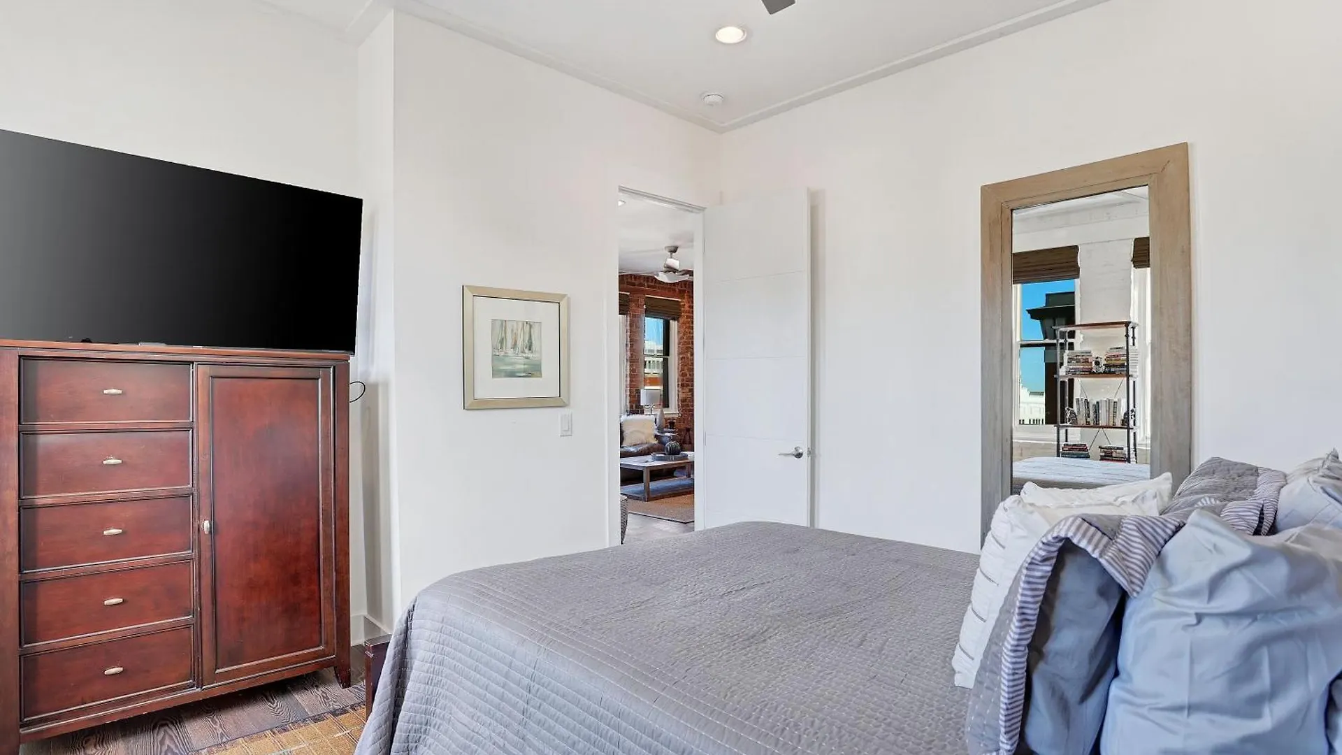 Corner View Broughton Penthouse With Free Reserved Parking Apartment