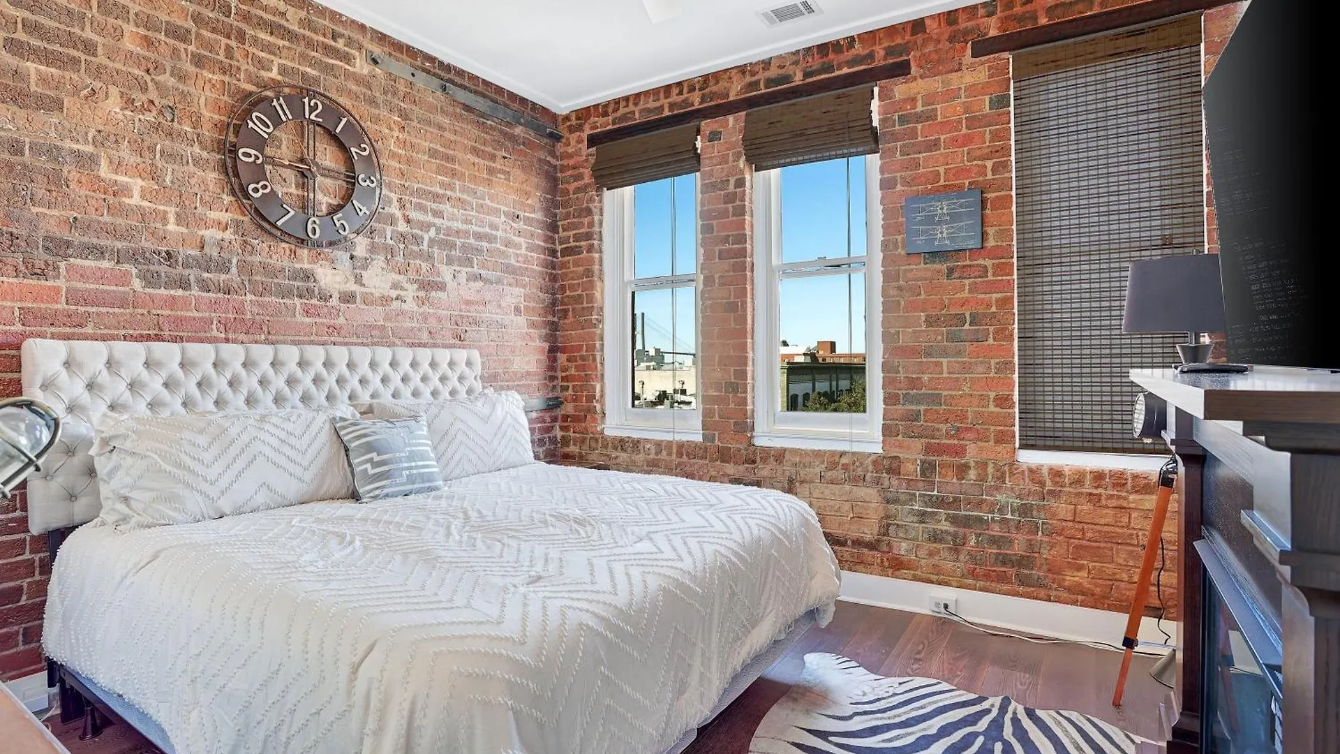 Corner View Broughton Penthouse With Free Reserved Parking Apartment