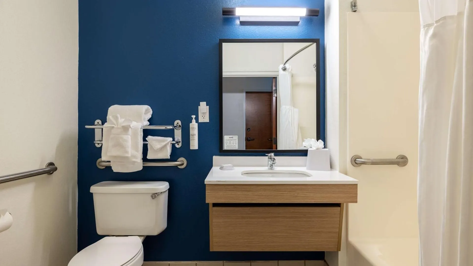 Hotel Spark By Hilton Airport 2*