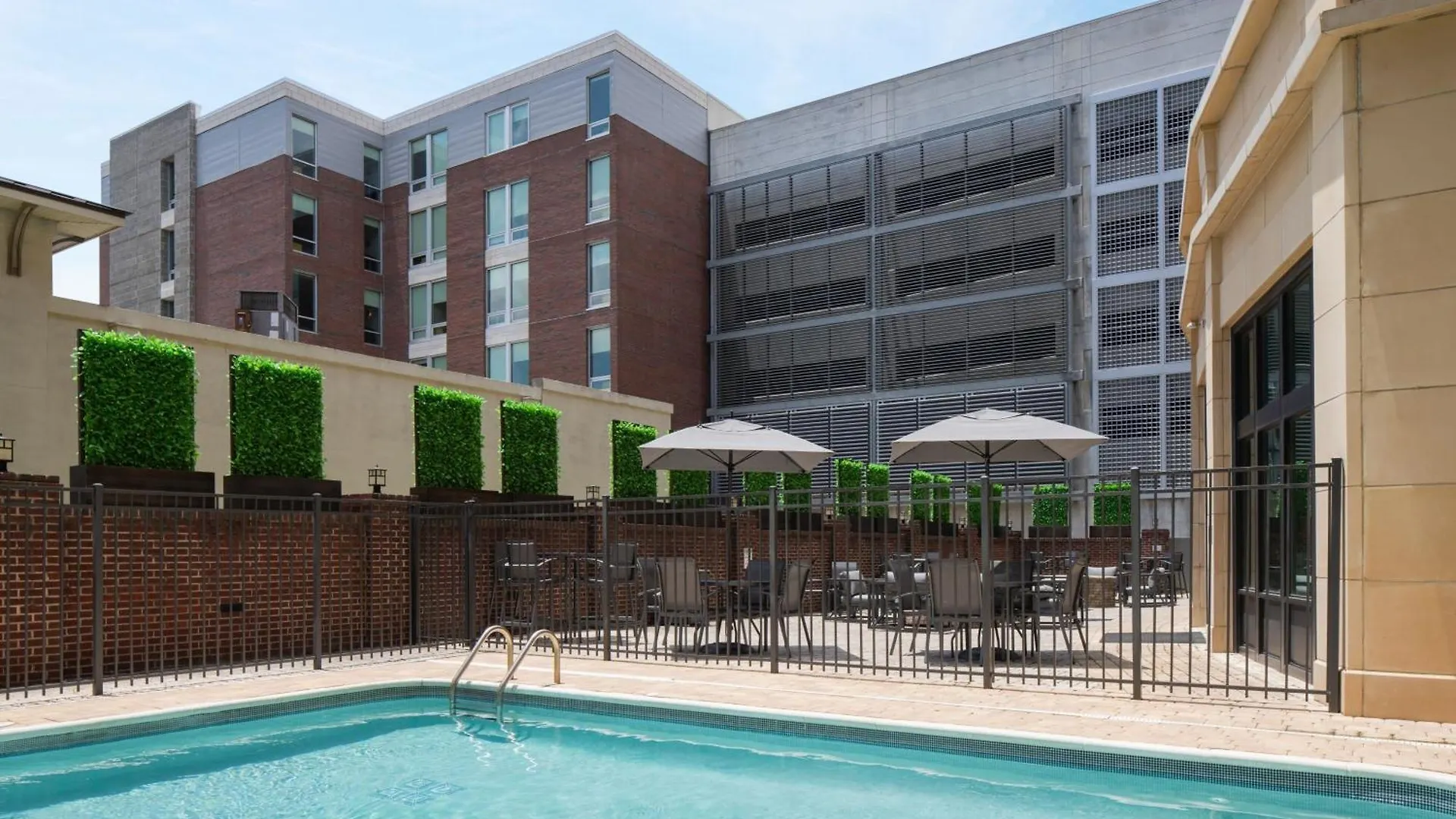 Hotel Fairfield & By Marriott Downtown Historic District Savannah