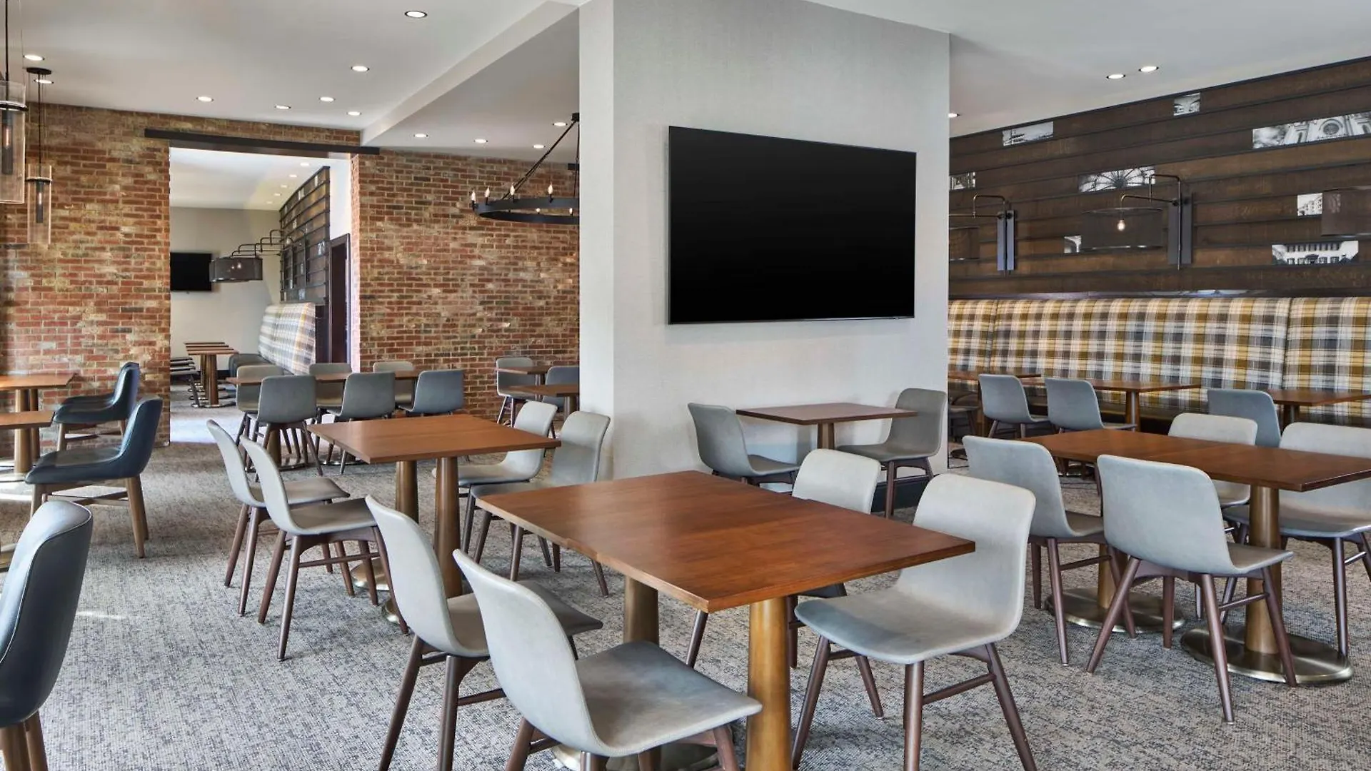 Homewood Historic District/riverfront 3* Savannah