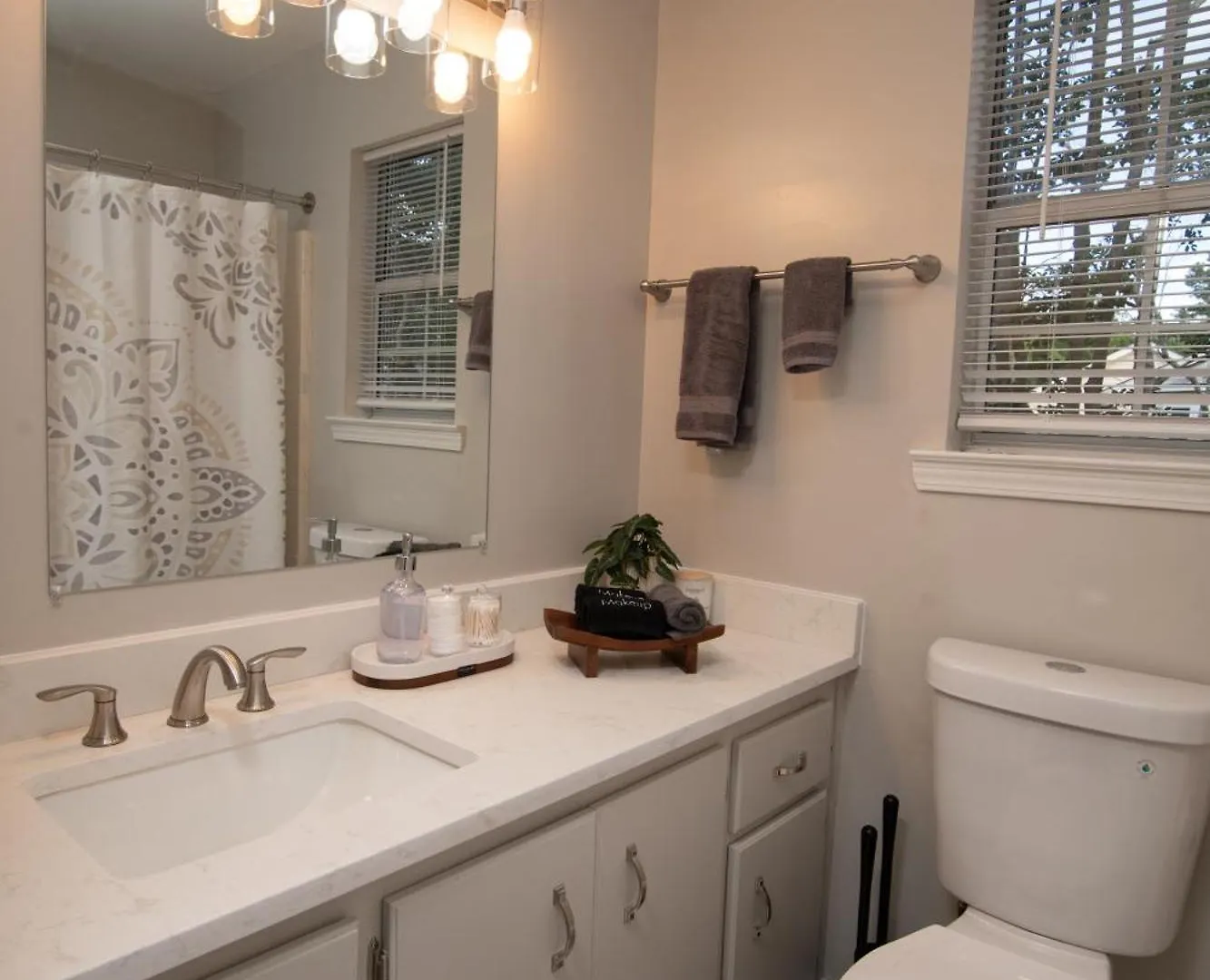 Lakefront Retreat Near Tybee With King Bed And Free Parking *