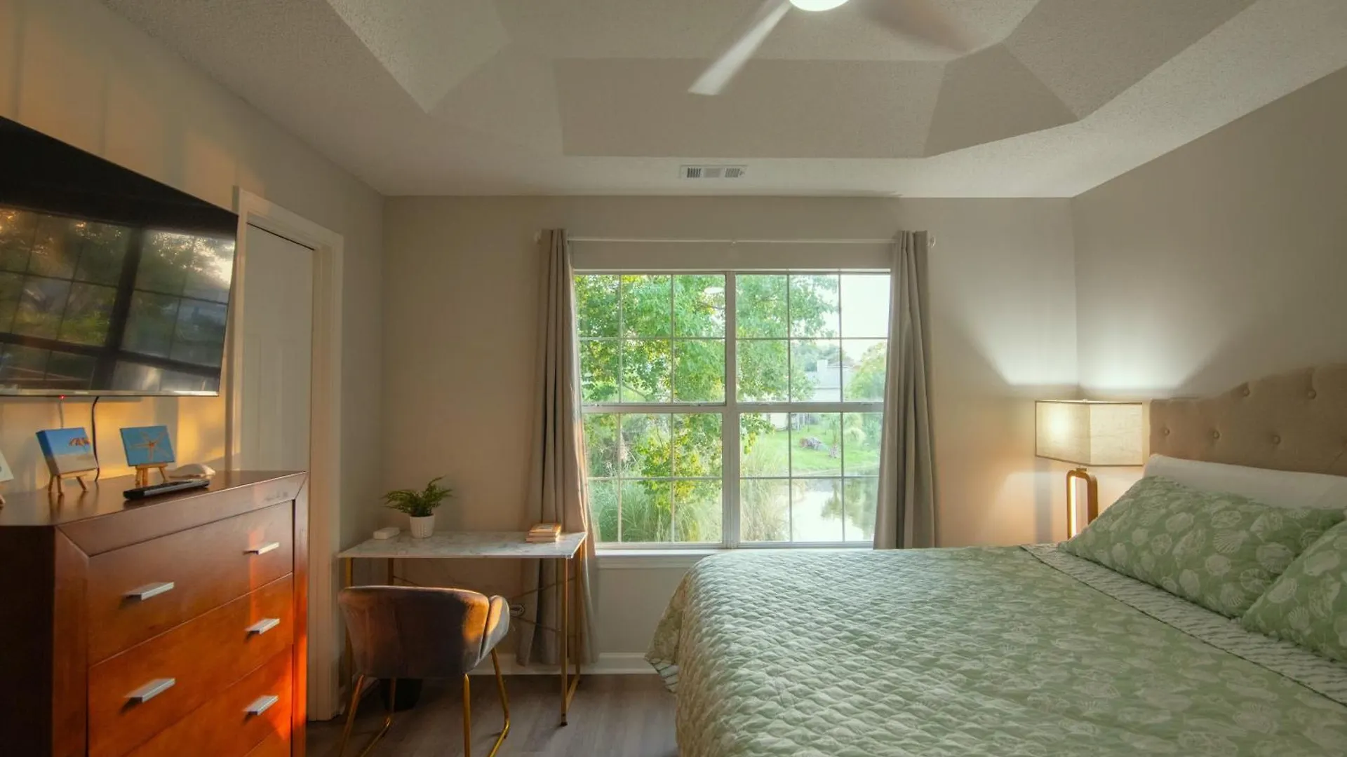 Lakefront Retreat Near Tybee With King Bed And Free Parking Holiday home *