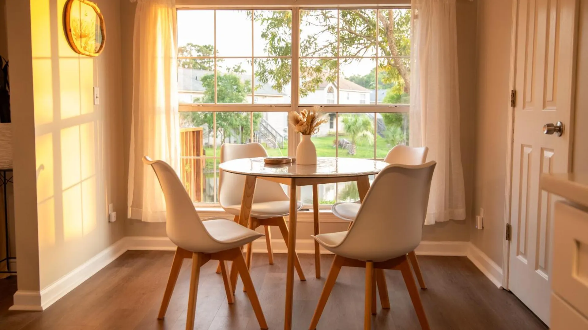 Holiday home Lakefront Retreat Near Tybee With King Bed And Free Parking Savannah