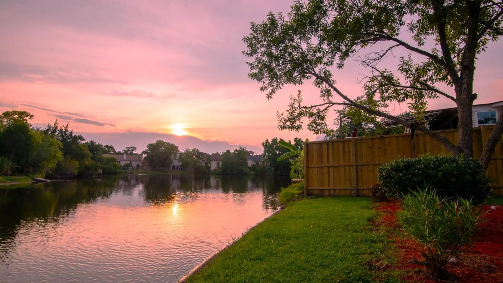 Lakefront Retreat Near Tybee With King Bed And Free Parking Holiday home