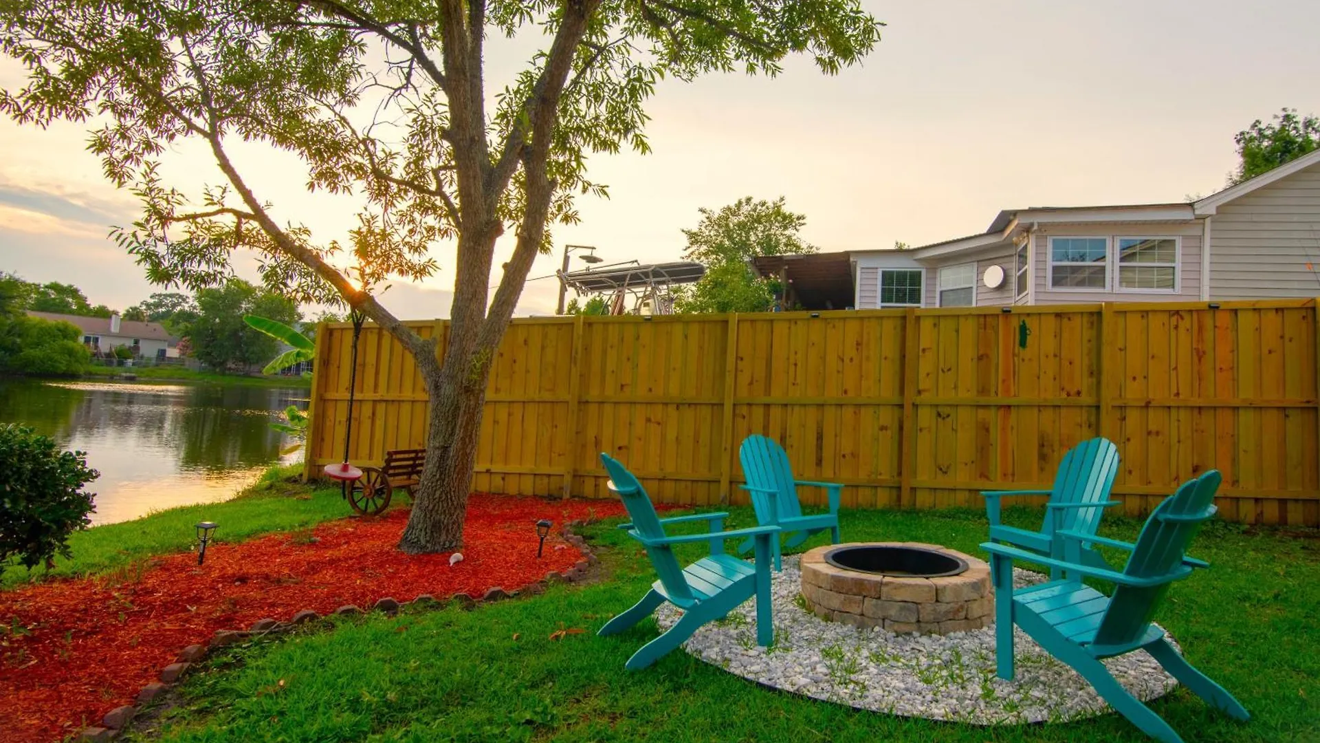 Holiday home Lakefront Retreat Near Tybee With King Bed And Free Parking *