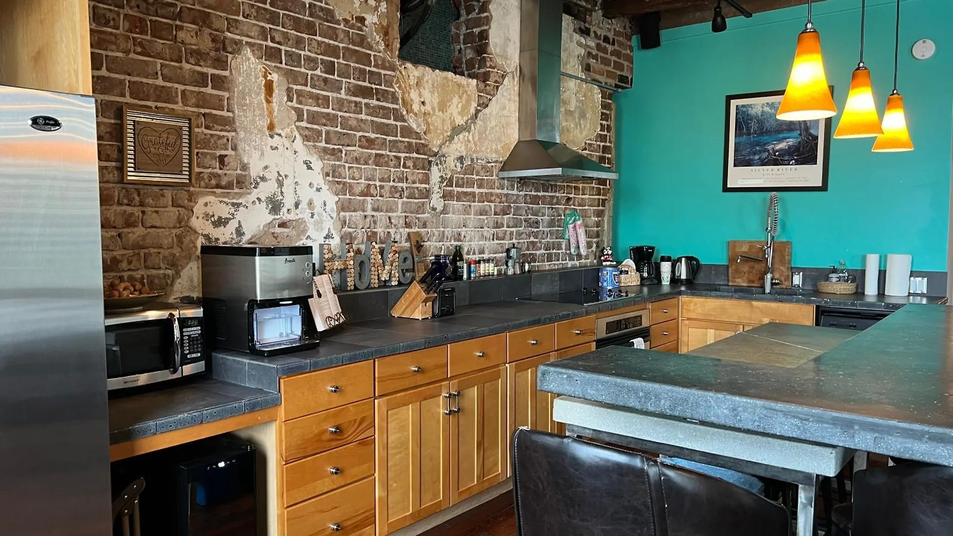 Apartment Penthouse On Broughton With Free Reserved Parking
