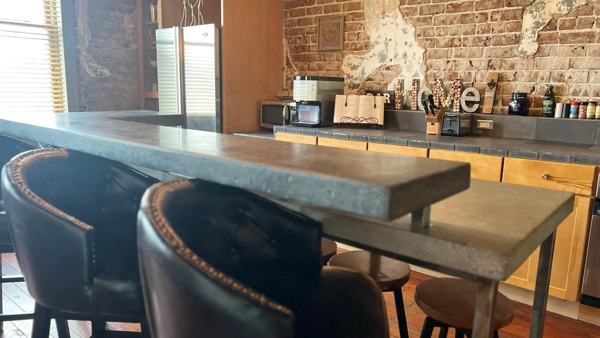 Apartment Penthouse On Broughton With Free Reserved Parking *