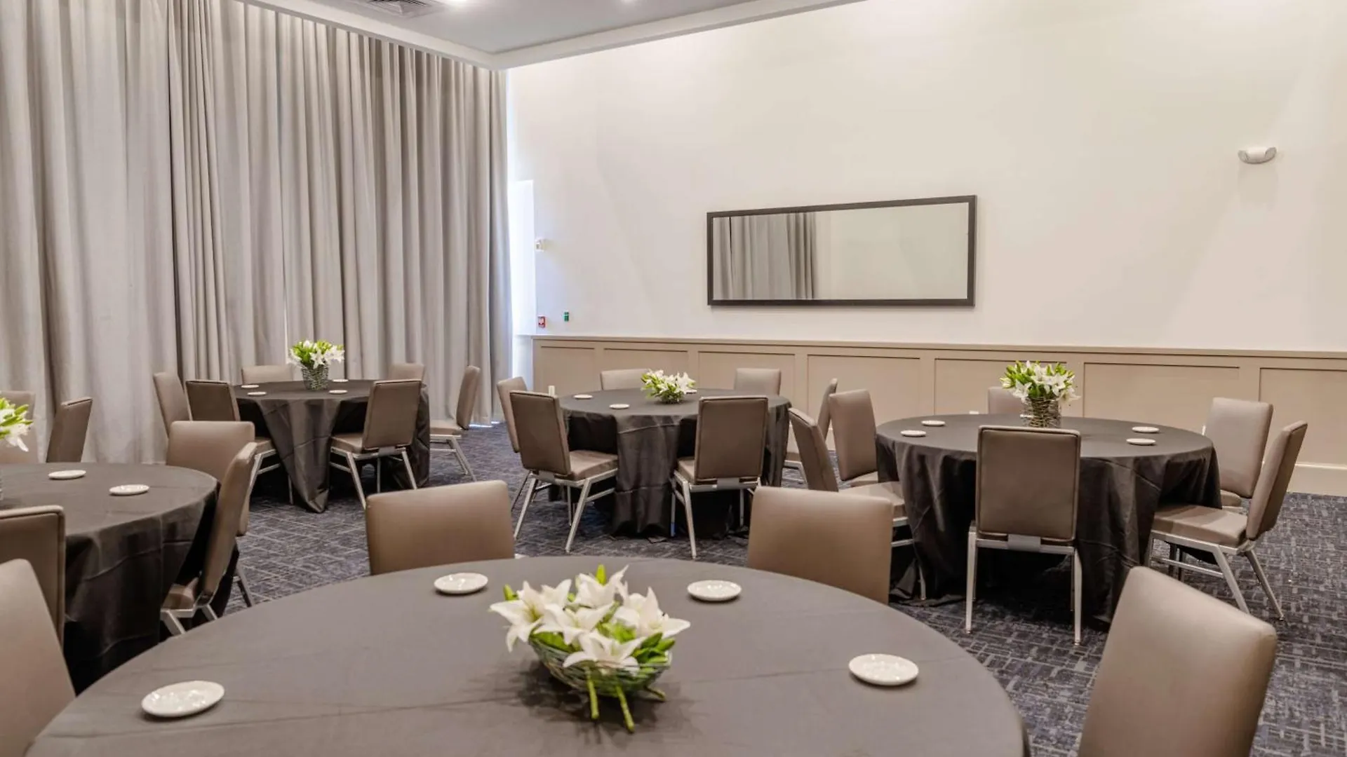 Hotel Tryp By Wyndham 4*